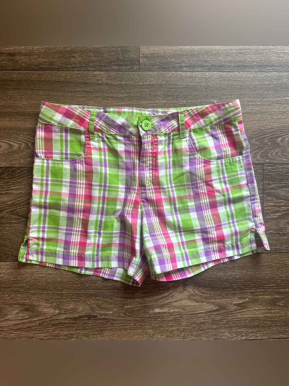 Extremely Me! Bright green and pink plaid shorts
Sz 14/16 girls Y2K 2000s